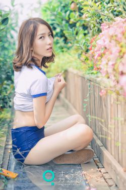 美女用手摸下面隐私的